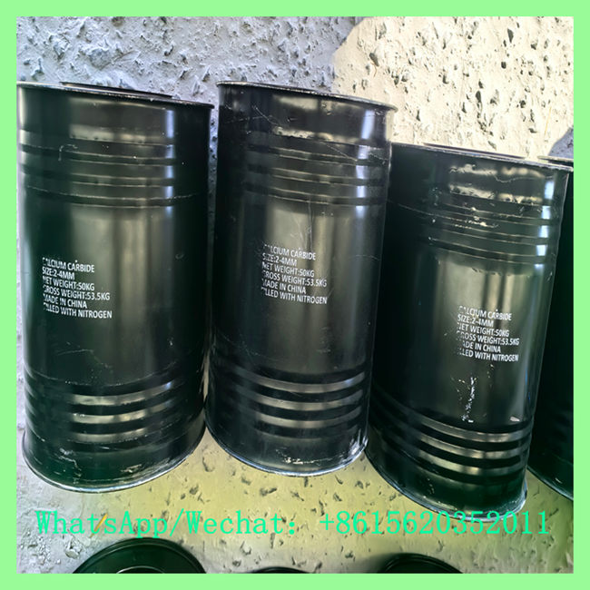 Close-up of nitrogen-filled 50kg steel drums labeled for 2-4mm / 2-7mm calcium carbide granule export. WhatsApp/Wechat: +8615620352011