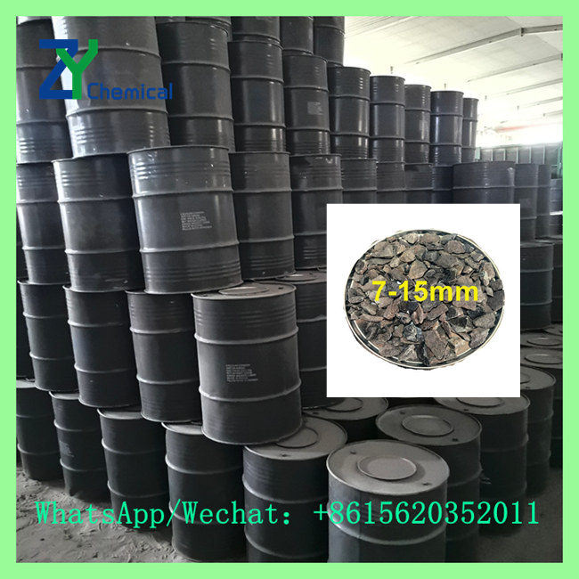 Stacks of steel chemical drums with an inset showing fine 7-15mm calcium carbide rock granules for acetylene generation. WhatsApp/Wechat: +8615620352011
