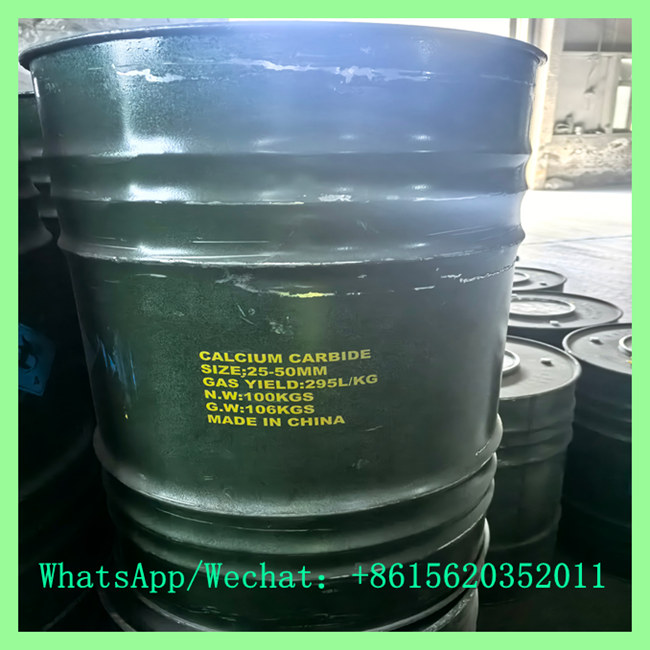Single black industrial steel drum labeled with calcium carbide specifications, including 25-50mm size, 295L/KG gas yield, and 100KG net weight.